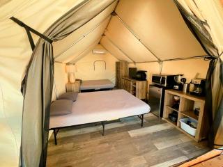 Relaxing Family-Friendly Glamping Rental in Marion, Texas: Luxurious Safari Tent on the Cibolo Creek - 5