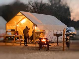 Amazing Safari Cabin along the Cibolo Creek, Marion, Texas - 6