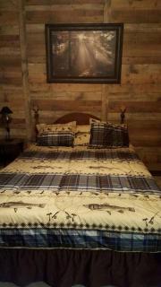 Claxton's Riverfront Family Fun: Cabin Adventures Await - 7