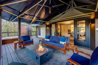 Hot Springs Getaway: Fully Equipped Tented Cabin with Nature's Embrace and Private Hot Tub - 8