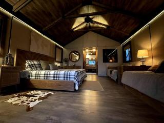 Rustic Lake Bastrop Cabin with Private Patio & Grill near Austin, Texas - 9
