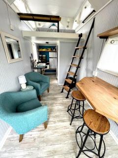 Romantic Tiny House Getaway with a Communal Lodge near Waldport, Oregon - 2