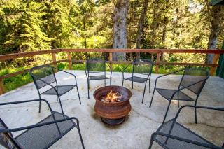 Family-Friendly Tiny House Getaway near Waldport, Oregon - 3