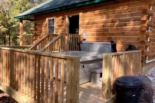 Quaint Cabin with Lofted Interior, Spa and BBQ in Indiana - 7