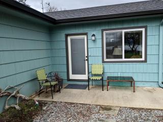 Columbia River Glamping Retreat: Cozy Cabin for Two in Skamokawa, Washington - 0