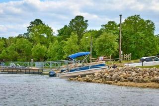Romantic Mirror Cabin Retreat by the Lake in the Enchanted Forests of Texas - 6