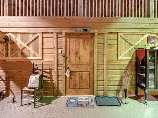 Brilliant Wooden Cabin in Round Top, Texas - 4