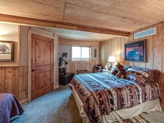 Brilliant Wooden Cabin in Round Top, Texas - 3