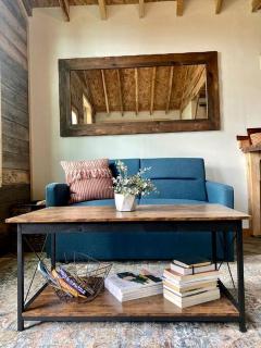 Gorgeous Chic Treehouse with Lofted Interior and Panoramic Views in Arkansas - 9