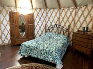 Cozy Yurt on a Hilltop Camping Compground for a Unique Glamping Getaway in North San Juan, California - 7