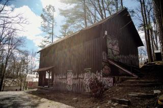 The Wilderness Glam Cabin in Tracy City, TN - 0