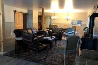 Serene Spacious Cabin with Hot Tub for an Unforgettable Group Trip in North San Juan, California - 1