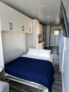 Charming Container Home with Hot Tub near Sardis Lake, Perfect for a Romantic Glamping Getaway - 9