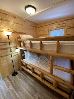 Peaceful and Pet-Friendly Lake Mitchell Cabin For an Exciting Escape by the Heart of the Manistee National Forest, Michigan - 9