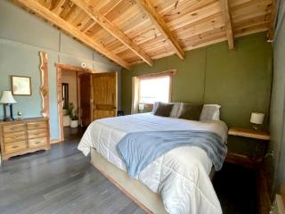 Stunning Group Cabin with Beautiful Surroundings and Hiking Trails in Arkansas - 8