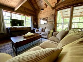 Stunning Group Cabin with Beautiful Surroundings and Hiking Trails in Arkansas - 5
