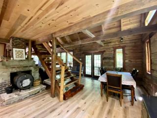 Stunning Group Cabin with Beautiful Surroundings and Hiking Trails in Arkansas - 1