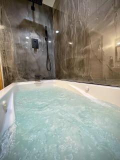 Enchanting Rental with Indoor Jacuzzi and Little Terrace in Montana - 6