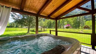 Beautiful Cabin with Hot-Tub and Breathtaking Landscape Views in Montana - 5
