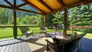 Beautiful Cabin with Hot-Tub and Breathtaking Landscape Views in Montana - 4