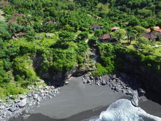 Makawi Tuwa Cliff - Luxury Cliff Stay with Private Beach, Infinity Pools and Ocean View - Seraya - 4