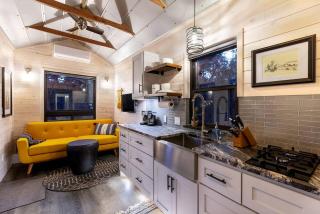 Charming Texas Tiny House with Private Hot Tub for the Best Glamping in Wimberley - 9