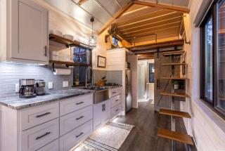 Charming Texas Tiny House with Private Hot Tub for the Best Glamping in Wimberley - 7