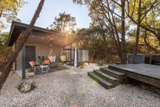 Charming Texas Tiny House with Private Hot Tub for the Best Glamping in Wimberley - 4