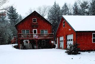 Haverhill Hideout: Secluded Log Cabin with Hot Tub for Family Relaxation - 5