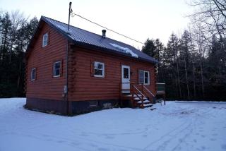 Haverhill Hideout: Secluded Log Cabin with Hot Tub for Family Relaxation - 4