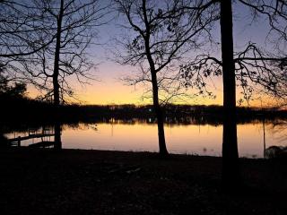 Cozy Waterfront Cabin with Boat Ramp on Lake Fork, Perfect for Fishing Enthusiasts near Quitman, Mississippi - 5
