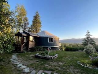 Cozy Mountain Yurt with Panoramic Views near Selkirk Mountains, Sandpoint Idaho - 0