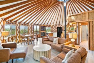 Cozy Mountain Yurt with Panoramic Views near Selkirk Mountains, Sandpoint Idaho - 2