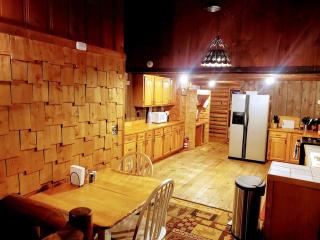 Celebrate Love: Pet-Friendly Romantic Log Cabin in Lisbon, NH - 7