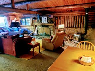 Celebrate Love: Pet-Friendly Romantic Log Cabin in Lisbon, NH - 2