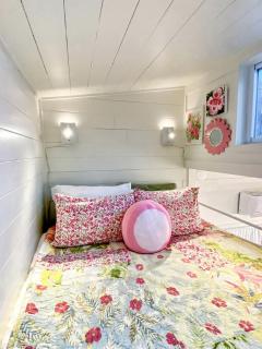 Glamping Tiny House Situated in the Tennesse Woods for a Tranquil Escape near Chattanooga - 4