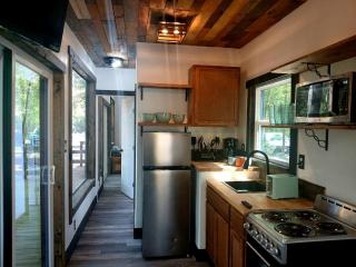 Secluded Container with BBQ for a Waterfront Retreat, Perfect for Fishing and Roasting S'Mores in Grimes County, Texas - 9