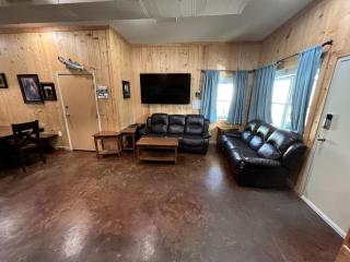 Lodge for Adventure Glamping for Families or Large Groups on Lake Godstone, Texas - 7