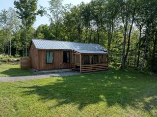 Off-Grid Cottage Great for a Small Family Getaway in Vermont - 0