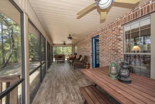 Cabin Getaway: Pet-Friendly Oasis on the Ochlockonee River Bend, Ideal for Fishing and Swimming - 2
