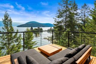 Stunning Designer Rental with Breathtaking Views for a Memorable Escape in Nature by Lake Pend Orielle in Idaho - 6