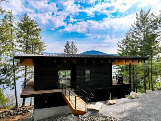 Stunning Designer Rental with Breathtaking Views for a Memorable Escape in Nature by Lake Pend Orielle in Idaho - 5