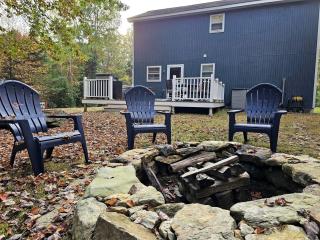 Spacious Mountain Cabin with Hot Tub & Fire Pit near White Mountains, New Hampshire - 7