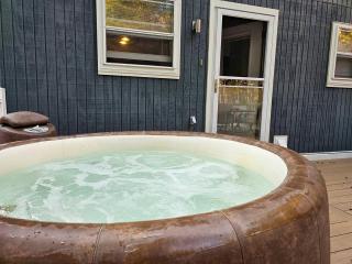 Spacious Mountain Cabin with Hot Tub & Fire Pit near White Mountains, New Hampshire - 3
