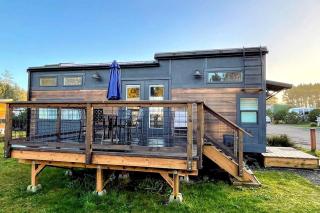 Incredible Tiny House with Fireplace in Waldport, Oregon - 5