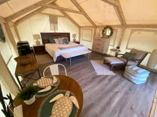 Peaceful Lakefront Safari Tent with Fire Pit and Lake Views near Austin, Texas - 0