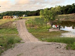 Rustic Cabin for Memorable Glamping Experience in Jacksboro, Texas - 8
