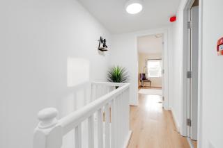 HUGE 5BED - ALL Ensuite - Long Stays Welcome - 2