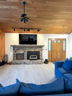 Wilderness Retreat in Montana: Luxurious Mountain Glamping Experience on Lake McGregor - 9