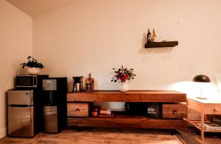 Gorgeous Tiny House with Fire Pit, Games and Barbecue in San Saba, Texas - 9